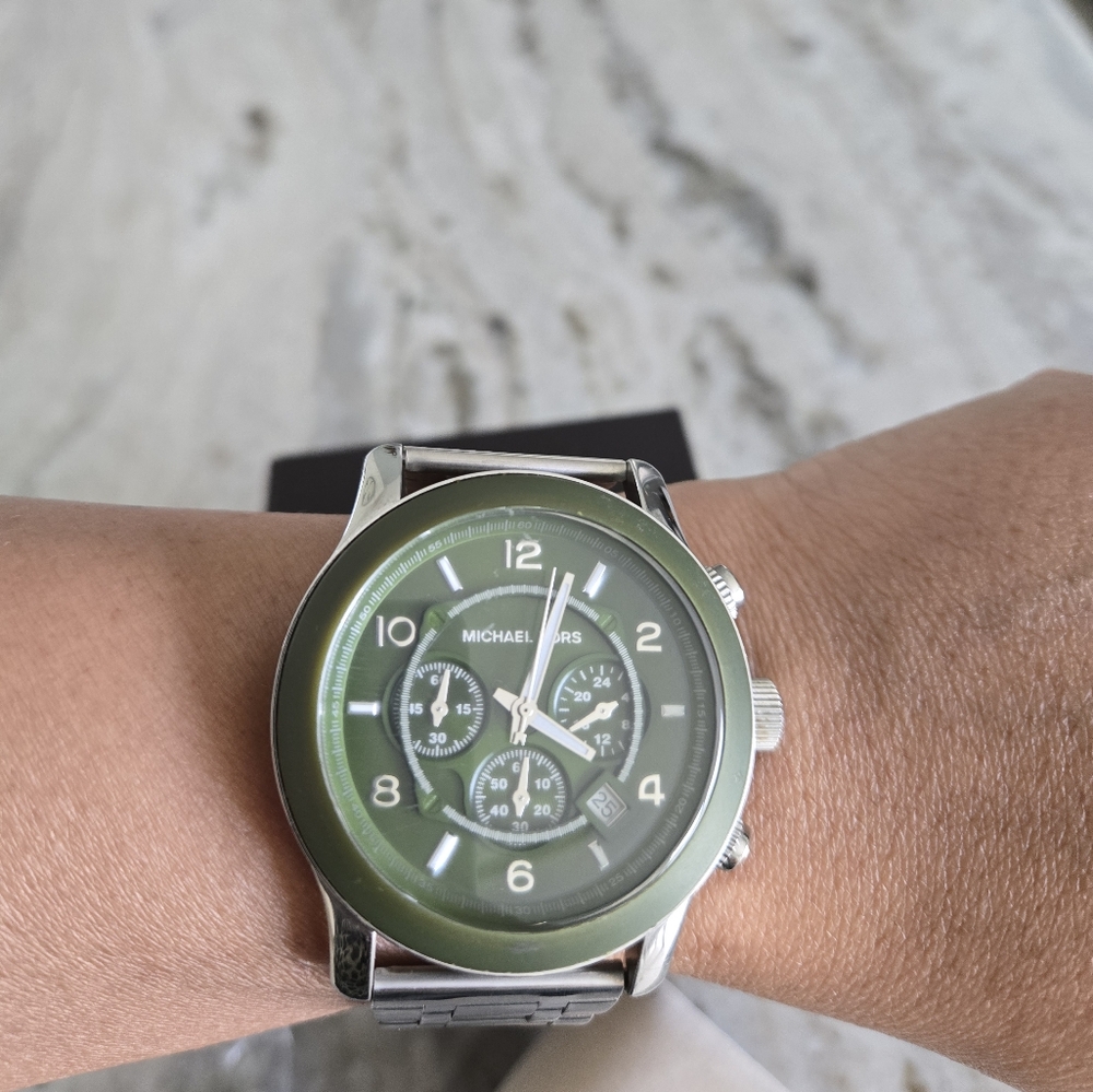 Michael Kors Green Men's Women's Watch - Picture 2 of 3